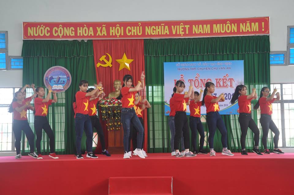 Lễ tổng kết năm học 2017 - 2018 Trường THPT chuyên Chu Văn An